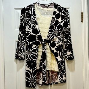 Cabi brown and cream, geometric floral, front tie, kimono wrap, size medium.